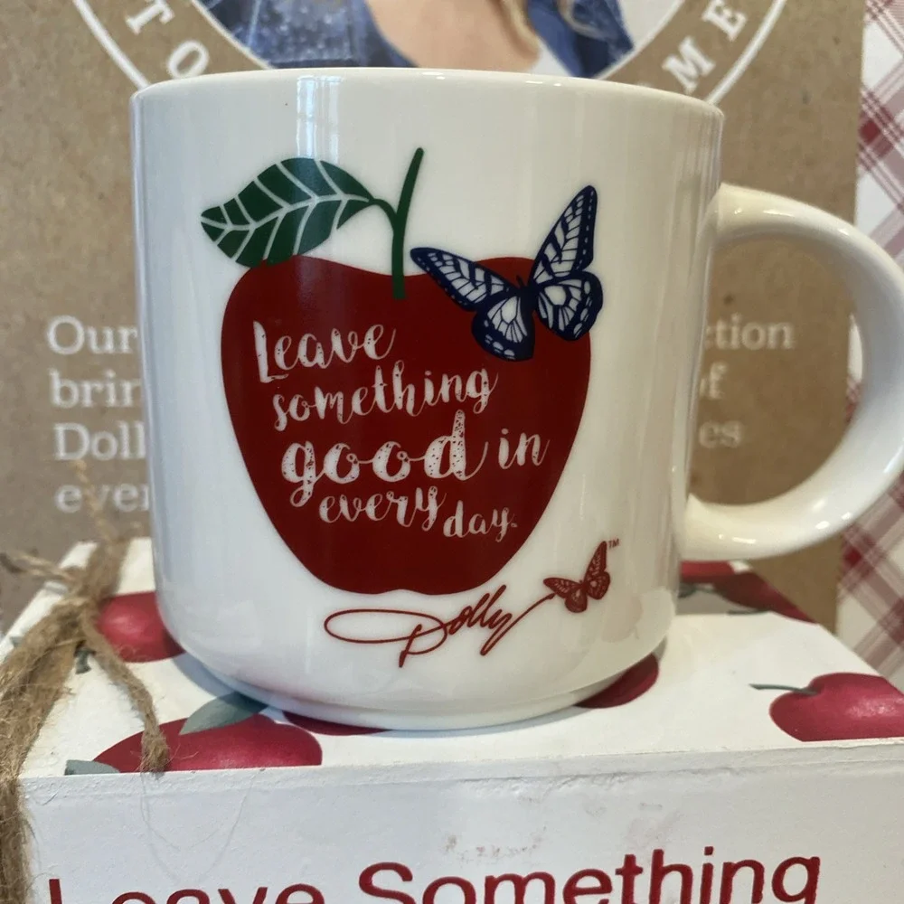 Dolly Parton Leave Something Good in Every Day Wooden Block and‎ Mug Set